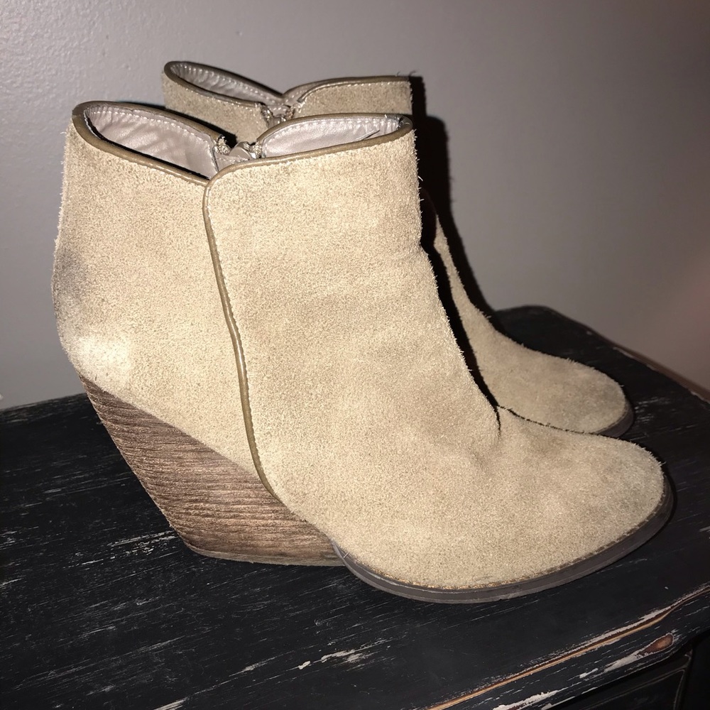 Boutique Wedges